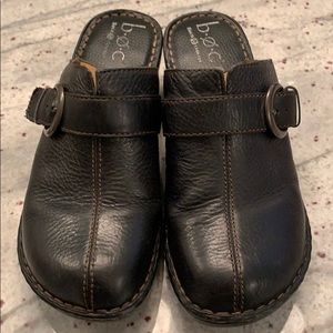 Born b.o.c. Size 8 black clog